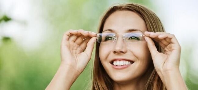 Brëller hëllefen d'Visioun mat Myopia a Farsrightness verbesseren