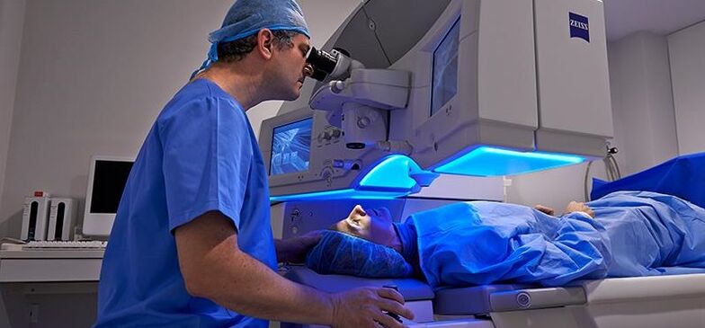 Laser Vision Korrektioun läscht net laang an huet eng kleng Lëscht vun den Nebenwirkungen